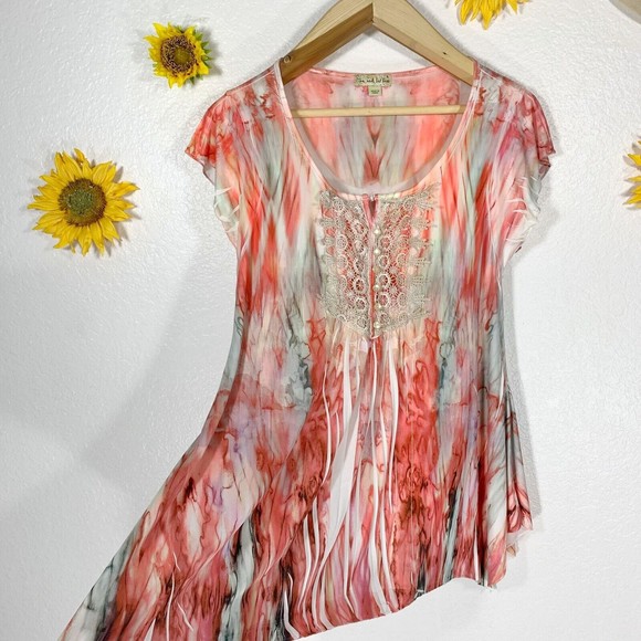 Live & Let Live sublimation embroidered short sleeve sway blouse size small - Picture 2 of 9